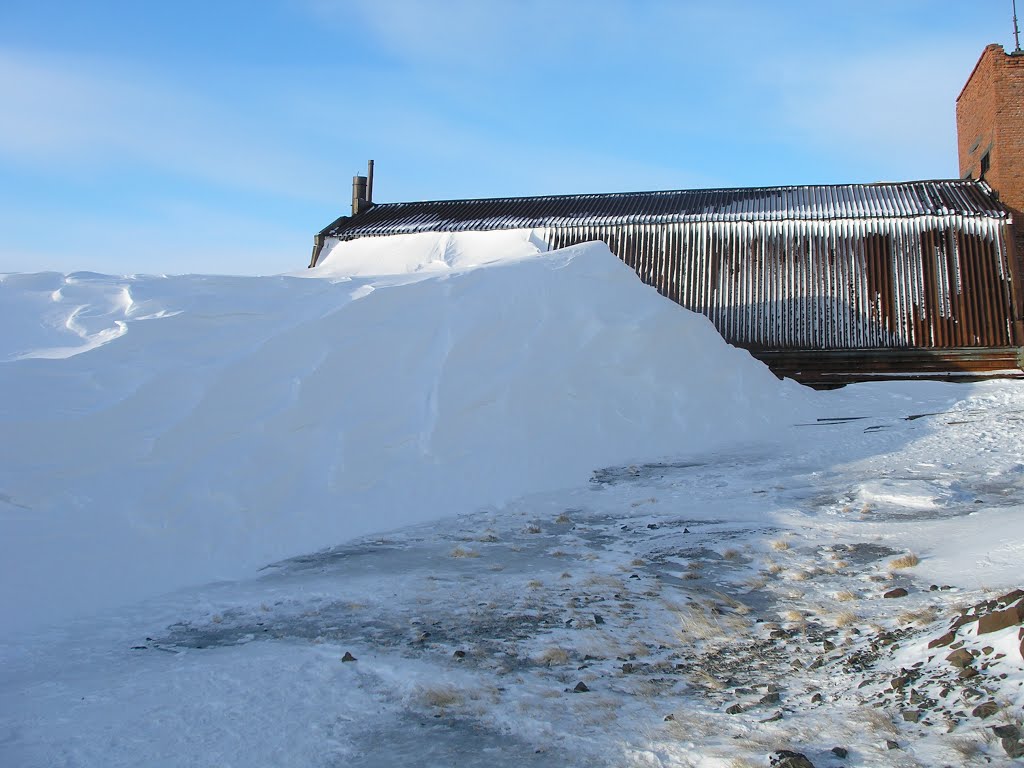Left wing of Vega MS technical facility, high snow drifts and icicles on cladding